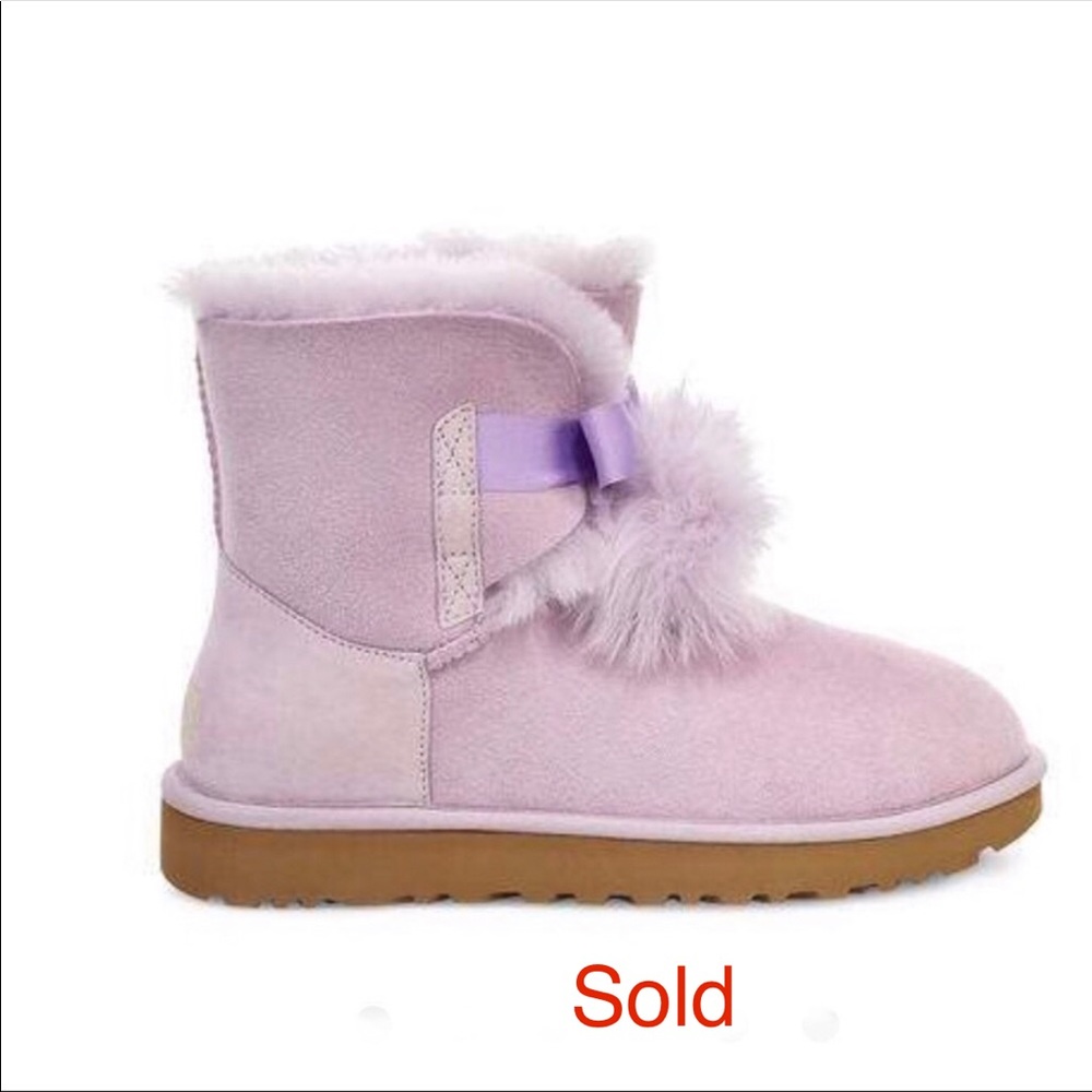 Women’s UGG Gita lavender fog pom pom Boots new